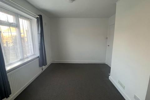 1 bedroom maisonette to rent, Dellfield Road, Hatfield