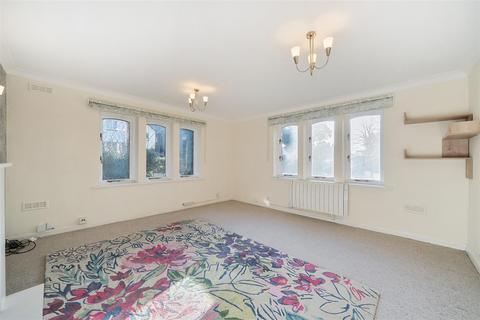 1 bedroom apartment for sale, Station Approach, East Horsley