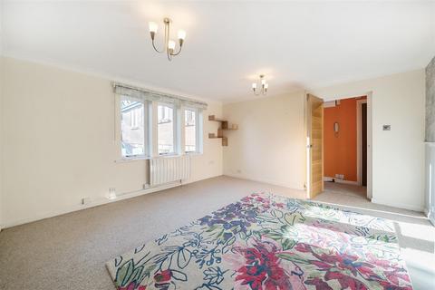 1 bedroom apartment for sale, Station Approach, East Horsley