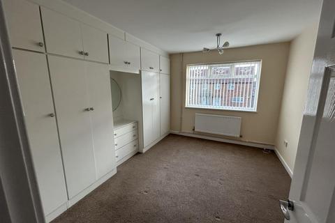 2 bedroom flat to rent, Whitehouse Lane, North Shields