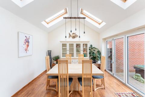 5 Edith Close, Burnham-on-sea, TA8 2NR