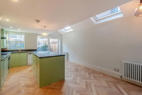 4 bedroom terraced house for sale, Waverley Road,London,E17 3LQ