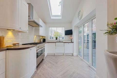27 Plas Newydd, Southend-on-sea, SS1 3AG