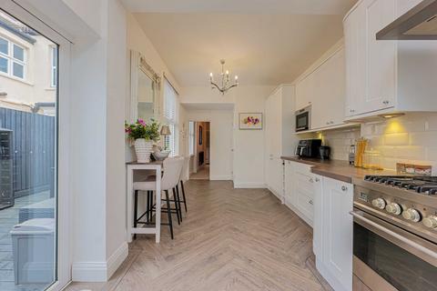27 Plas Newydd, Southend-on-sea, SS1 3AG
