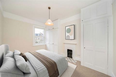 4 bedroom semi-detached house to rent, Winchendon Road, Teddington TW11