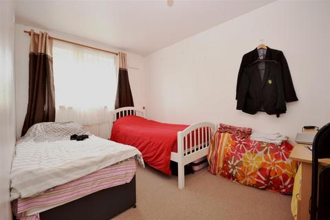 3 bedroom terraced house for sale, Lisbon Close, London E17