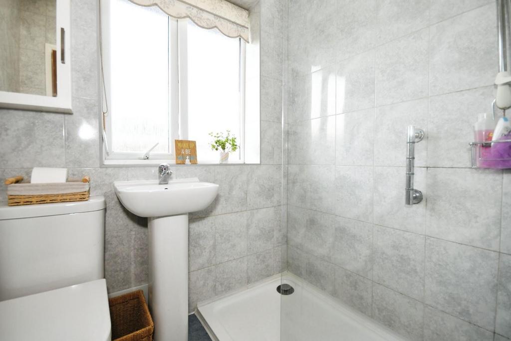 SHOWER ROOM.jpg