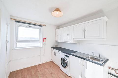 2 bedroom flat to rent, Swinson House, New Southgate, London, N11