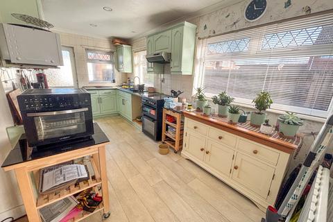 4 bedroom bungalow for sale, Love Lane, Burnham-on-Sea, Somerset, TA8