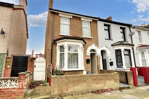 2 bedroom end of terrace house for sale, Hainault Road, Romford