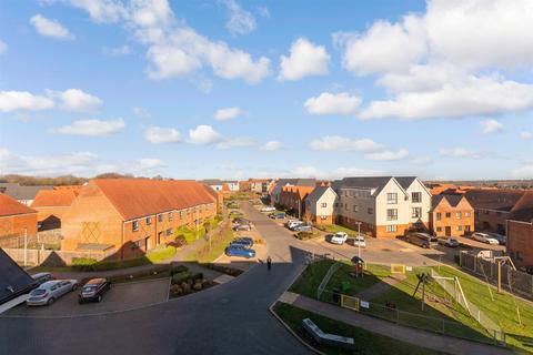 2 bedroom flat for sale, Pilots View, Chatham, Kent