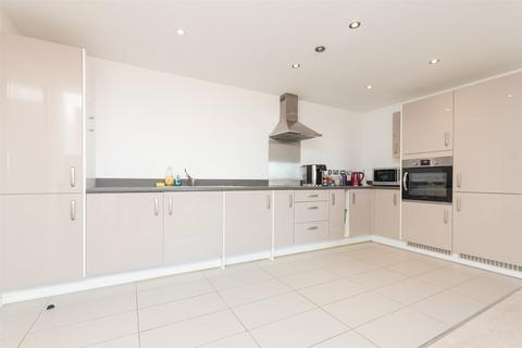 2 bedroom flat for sale, Pilots View, Chatham, Kent