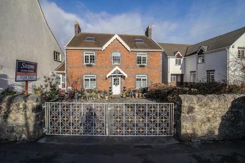 Uphill*Short Walk to Beach*Three Bedrooms*Two Reception Rooms*Vacant*