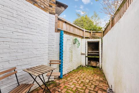 2 bedroom end of terrace house to rent, Atwood Road, Hammersmith W6