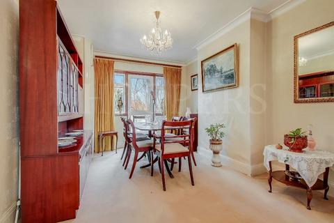 3 bedroom terraced house for sale, North Circular Road, London, NW2