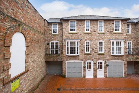 3 bedroom terraced house for sale, Buckingham Court, Bishophill Senior, York, YO1