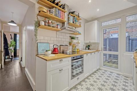 31 Blyth Road, London, E17 8HP