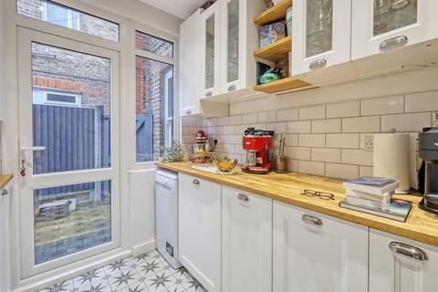 31 Blyth Road, London, E17 8HP