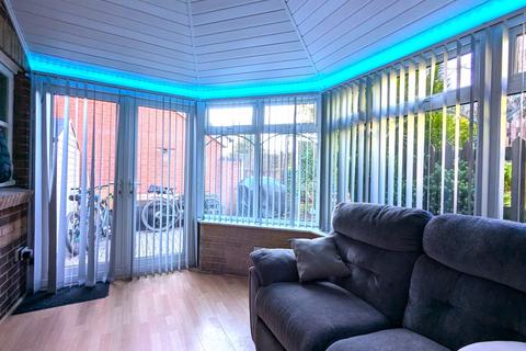 3 bedroom semi-detached house for sale, Beeston Close, Nottingham, Nottinghamshire