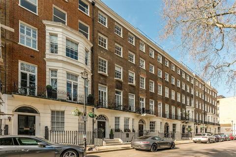 Studio to rent, Montagu Square, London W1H