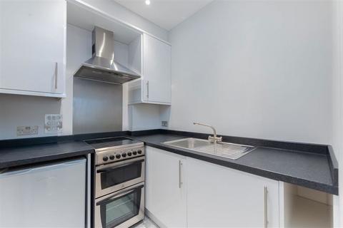 Studio to rent, Montagu Square, London W1H