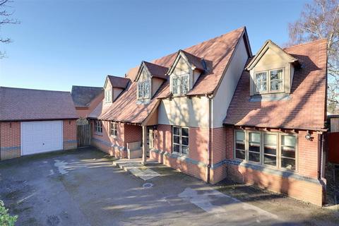 undefined, Watts Close, Hucclecote