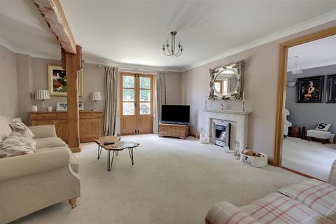 undefined, Watts Close, Hucclecote