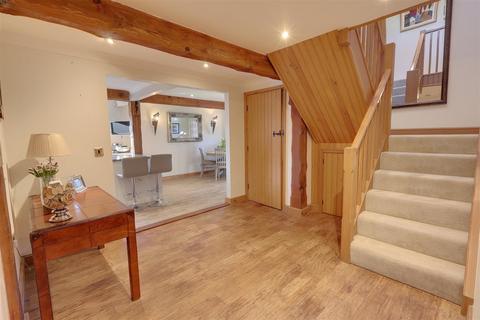 undefined, Watts Close, Hucclecote