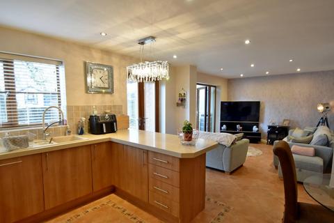 15 Eagley View, Bury, BL8 2HL