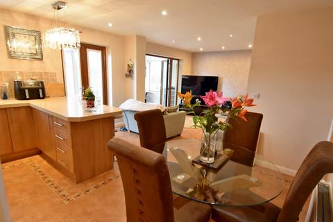 15 Eagley View, Bury, BL8 2HL