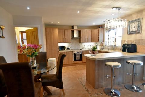 15 Eagley View, Bury, BL8 2HL
