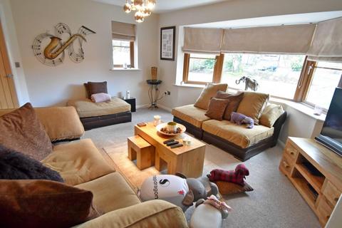 15 Eagley View, Bury, BL8 2HL
