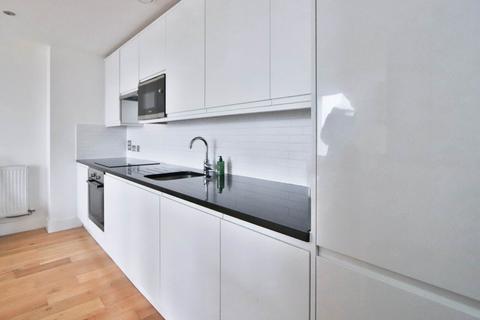 2 bedroom flat to rent, Sutton Court Road, Sutton