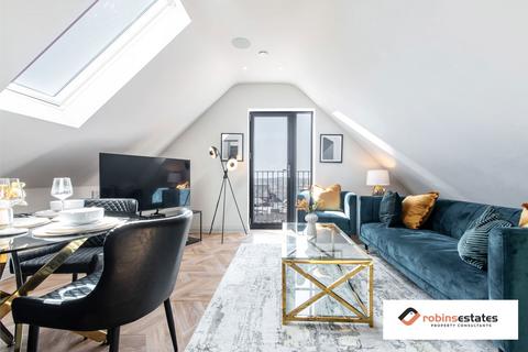3 bedroom apartment to rent, Wellington Square, Nottingham, NG7 1NF
