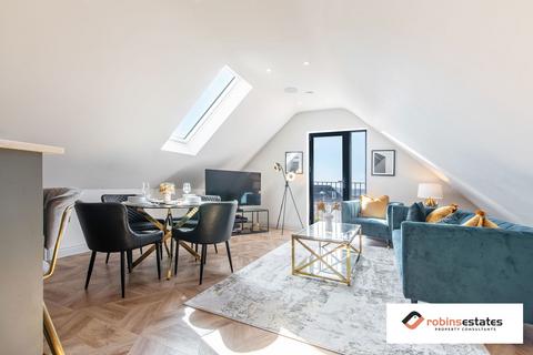 3 bedroom apartment to rent, Wellington Square, Nottingham, NG7 1NF