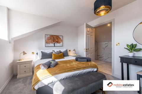 3 bedroom apartment to rent, Wellington Square, Nottingham, NG7 1NF