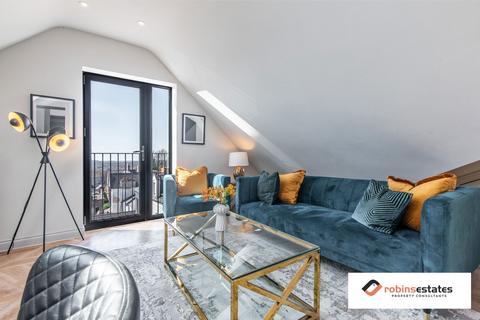 3 bedroom apartment to rent, Wellington Square, Nottingham, NG7 1NF