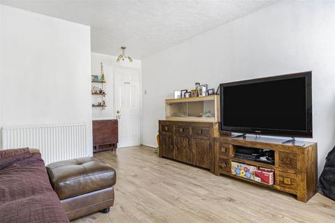 74 Kestrel Way, Luton, LU4 0UD