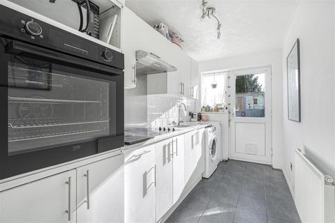 74 Kestrel Way, Luton, LU4 0UD