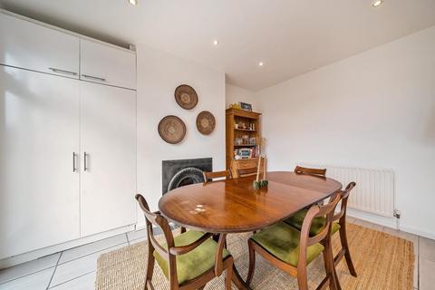 25 Abbott Avenue, London, SW20 8SG