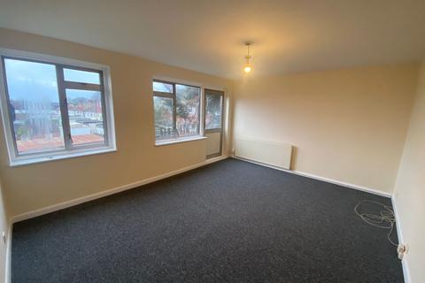 2 bedroom maisonette to rent, Lopen Road, N18