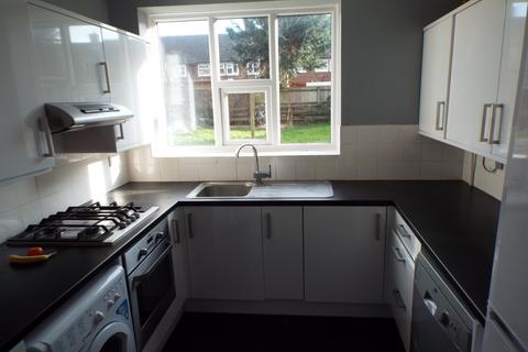 3 bedroom semi-detached house to rent, Churchill Road, Slough SL3