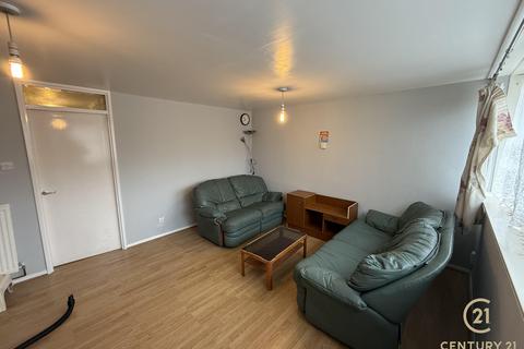 1 bedroom flat to rent, Biscoe Close, HOUNSLOW TW5