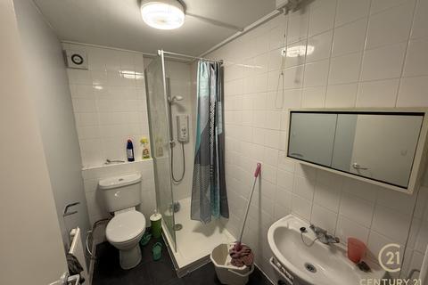 1 bedroom flat to rent, Biscoe Close, HOUNSLOW TW5