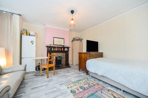 1 bedroom in a house share to rent, McLeod Road London SE2