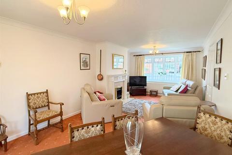 19 Bradgate Drive, Sutton Coldfield, B74 4XG