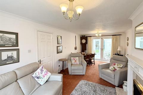 19 Bradgate Drive, Sutton Coldfield, B74 4XG