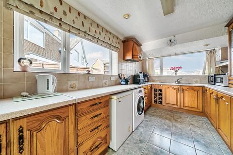 11 Southmead Close, Folkestone, CT19 5LH