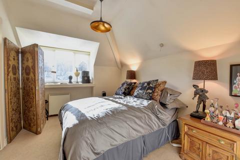 2 bedroom retirement property for sale, War Memorial Place, Henley-On-Thames