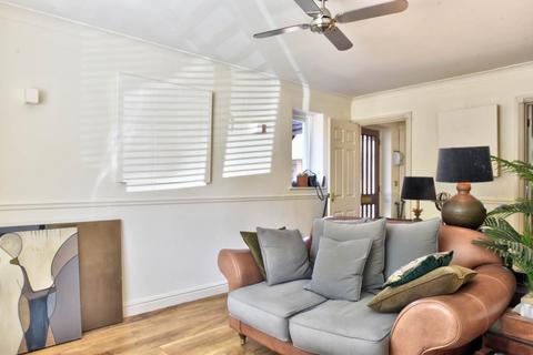 2 bedroom retirement property for sale, War Memorial Place, Henley-On-Thames